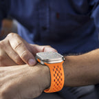 Prodyšný řemínek AeroFlex pro Apple Watch z FKM gumy