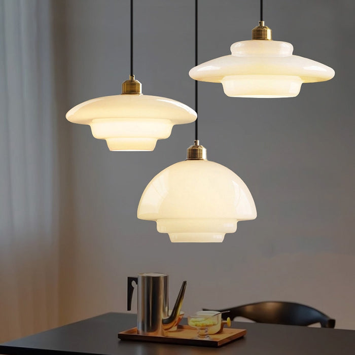 Lampu Gantung Astria Dengan Kaca Gading Untuk Dalaman Berinspirasikan Tahun 1950-an