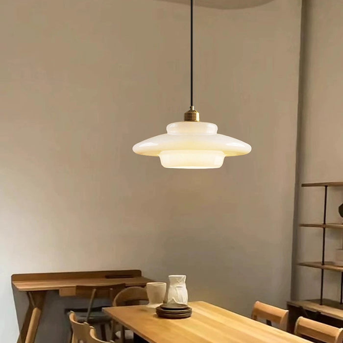 Lampu Gantung Astria Dengan Kaca Gading Untuk Dalaman Berinspirasikan Tahun 1950-an