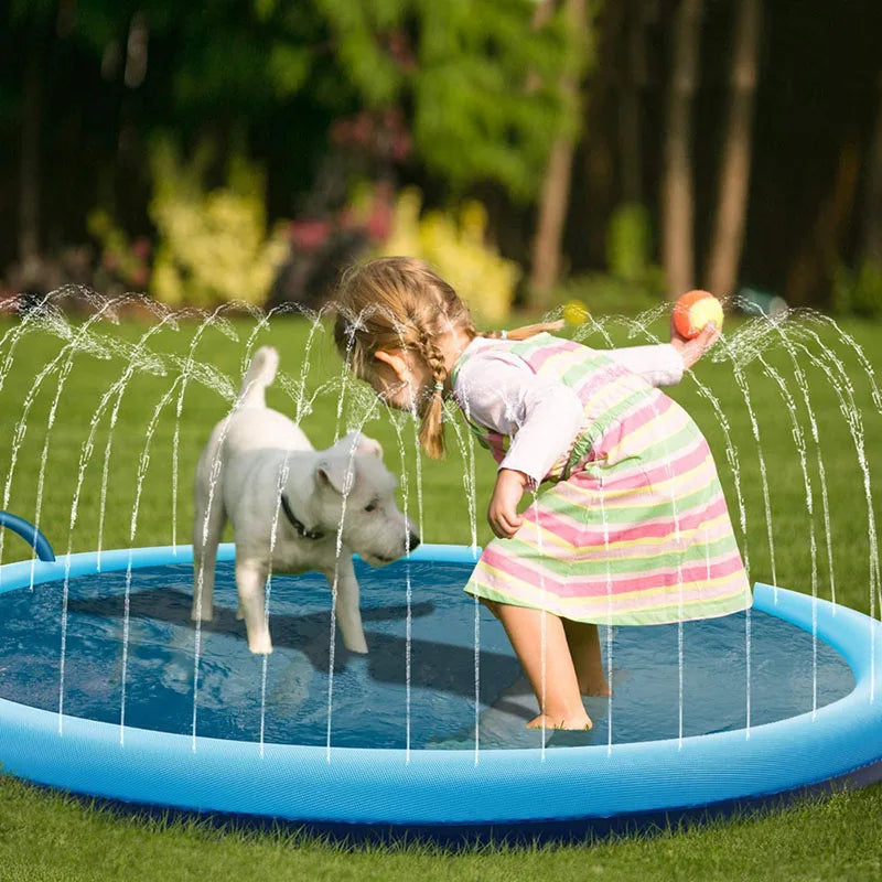 水しぶき付きインフレータブル犬用スプラッシュパッドで、この夏犬を涼しく保つ