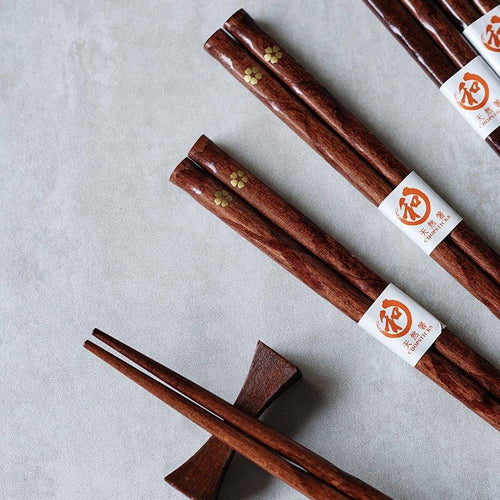 Set Penyepit Kayu Miyabi Dengan Motif Sakura Emas