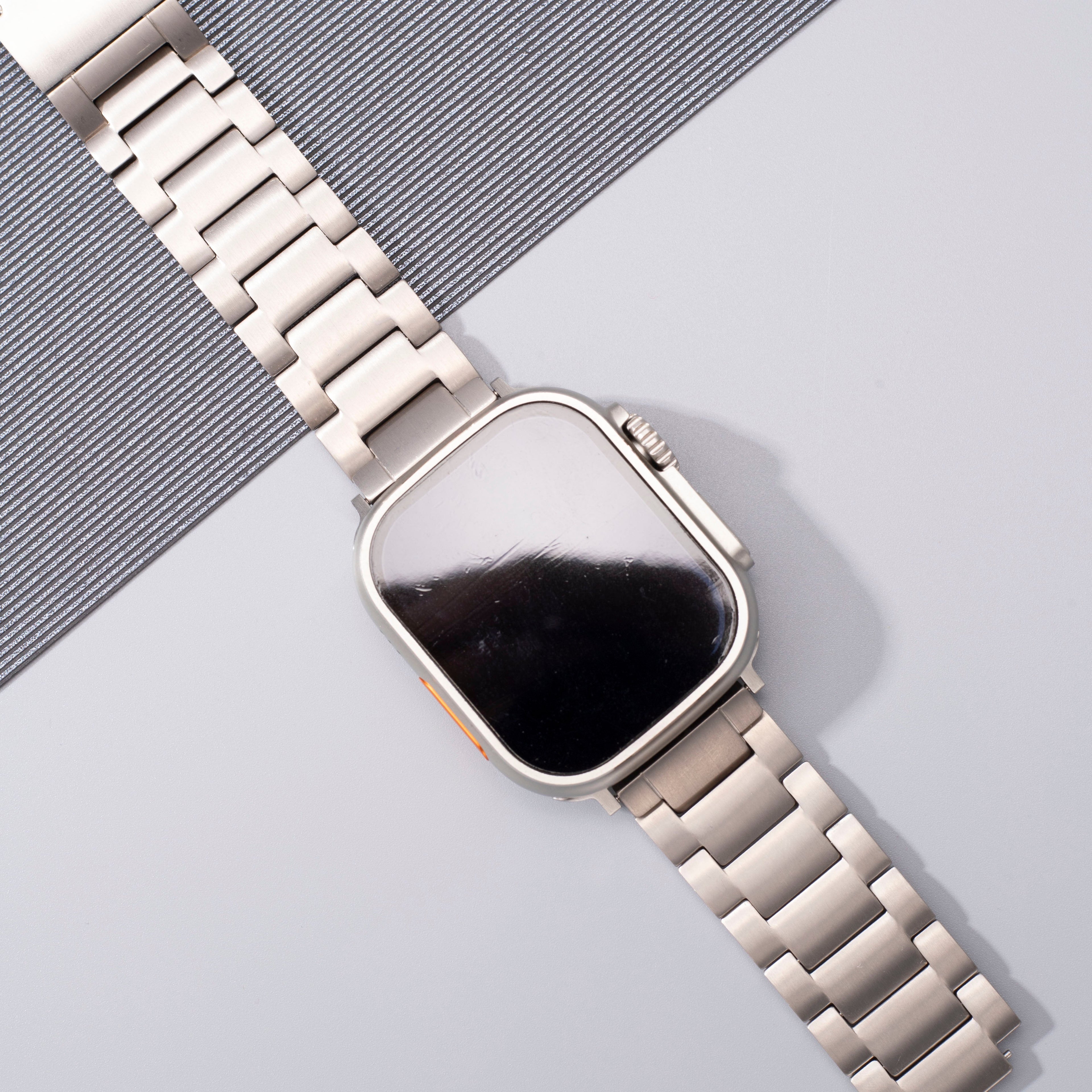 Gravitiq Grade 2 Titanium Watch Band For Apple Watch Refined Look