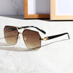 Vespera geometrikus napszemüveg az Eyewear kollekcióból
