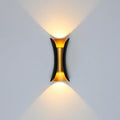 גוף תאורה קיר חיצוני Arcora Curve עם LED IP65 מחובר לחשמל