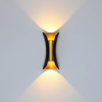 גוף תאורה קיר חיצוני Arcora Curve עם LED IP65 מחובר לחשמל