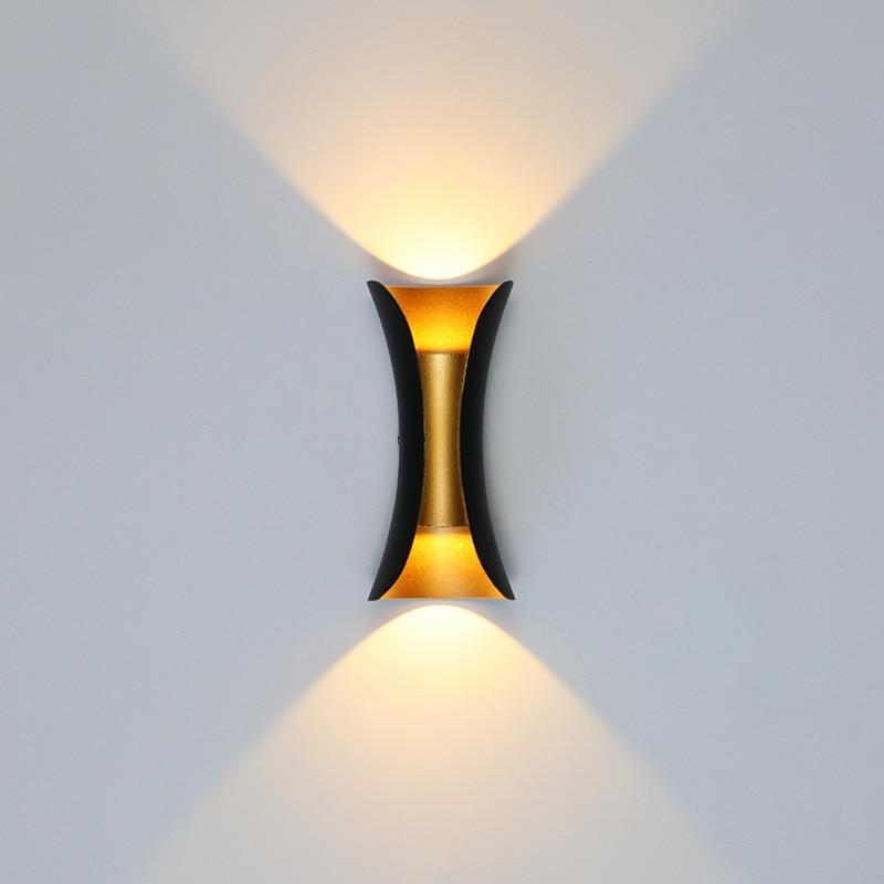 גוף תאורה קיר חיצוני Arcora Curve עם LED IP65 מחובר לחשמל