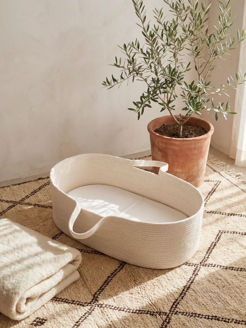 Portable Woven Cotton Baby Basket with Mattress