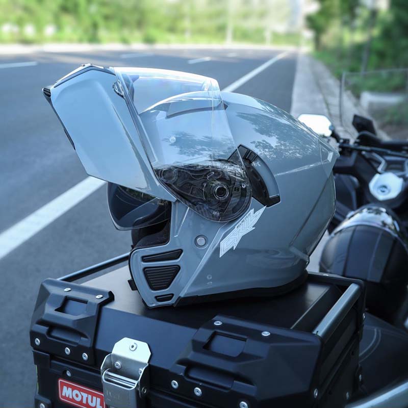 Casco modulare con doppia visiera ribaltabile, certificazione DOT ed ECE e fodera removibile