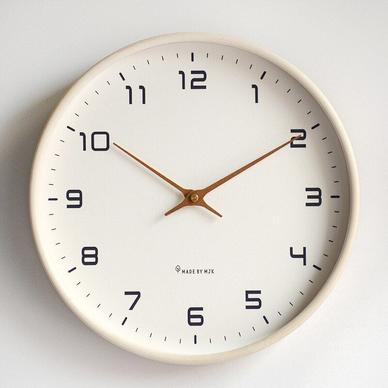 Novae Moderne ur i massivt træ med nordisk minimalistisk stil