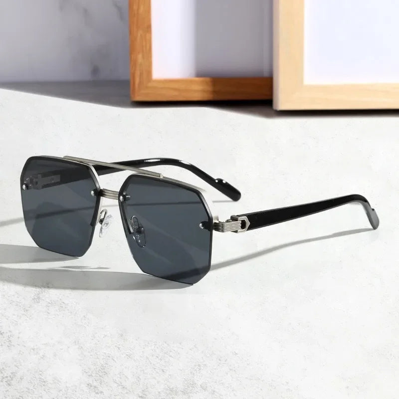 Vespera geometrikus napszemüveg az Eyewear kollekcióból