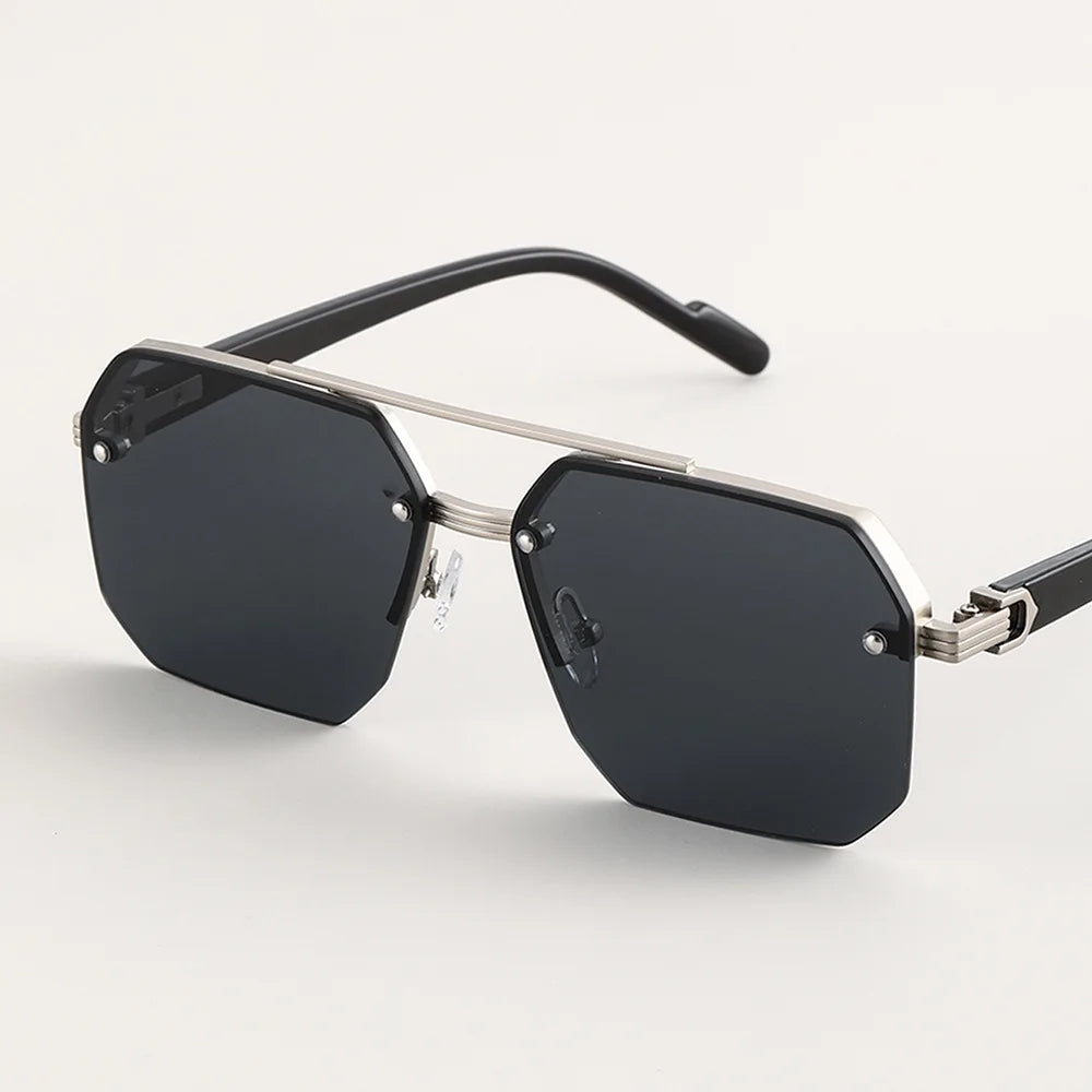 Vespera geometrikus napszemüveg az Eyewear kollekcióból