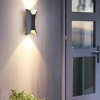 גוף תאורה קיר חיצוני Arcora Curve עם LED IP65 מחובר לחשמל
