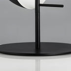 Lampa stołowa Astrae z pionalną półkulą i przydymionym kloszem