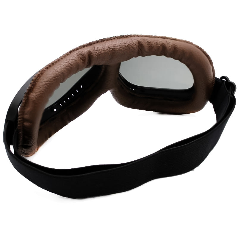 Gafas plegables RetroGuard Gear para motociclistas en movimiento