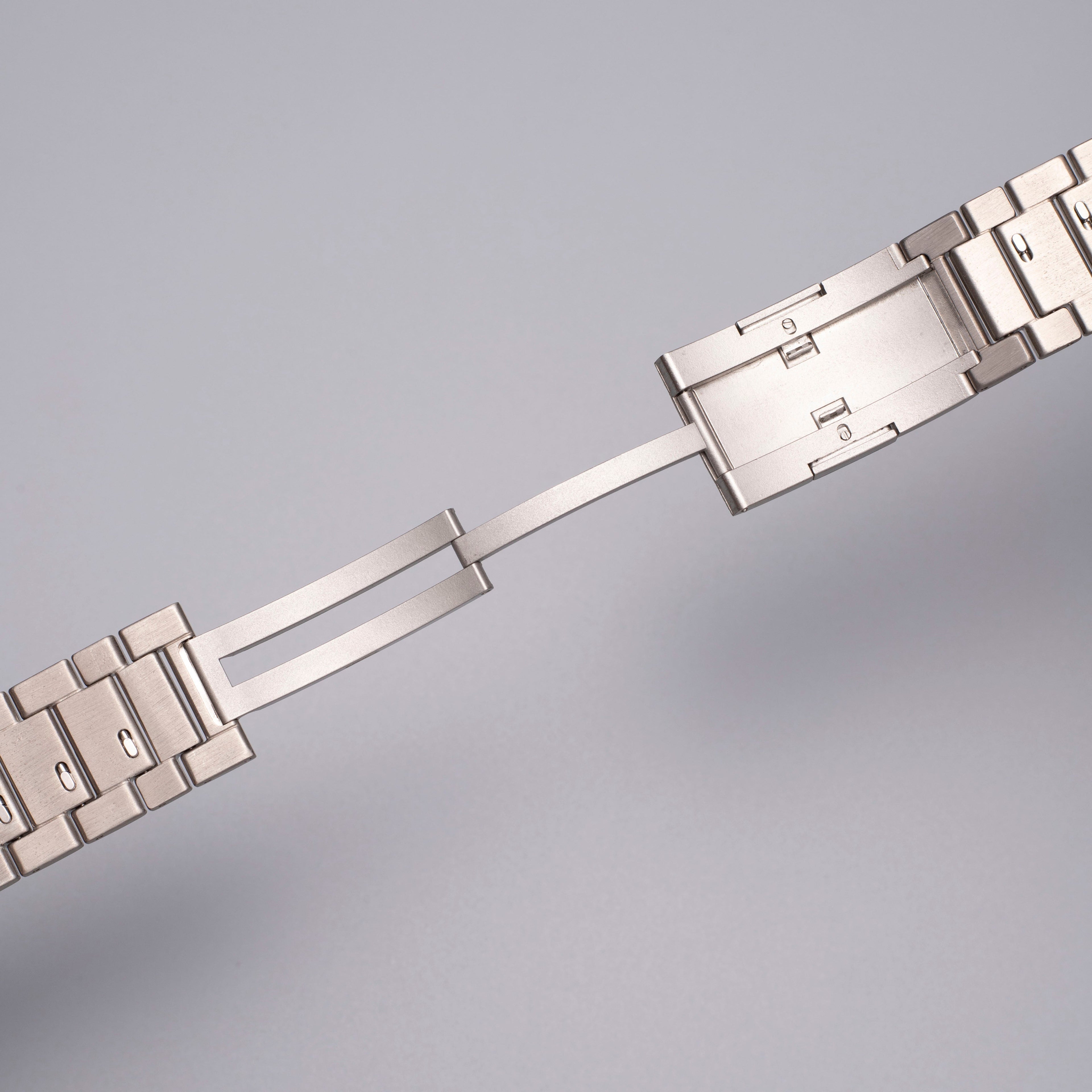 Gravitiq Grade 2 Titanium Watch Band For Apple Watch Refined Look
