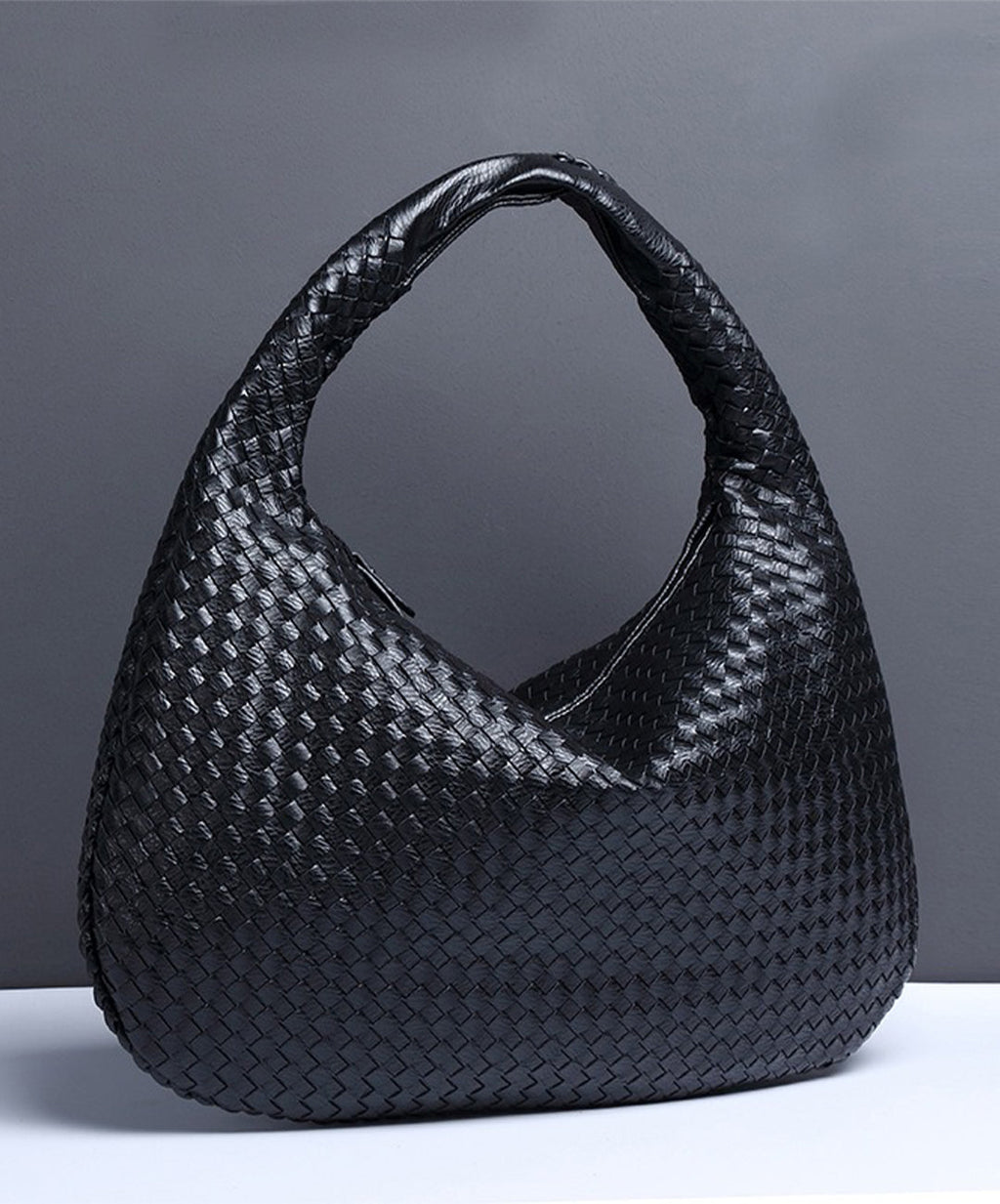 ElyraNova Crimson Hobo Bag In Vegan Leather 47x32x21cm