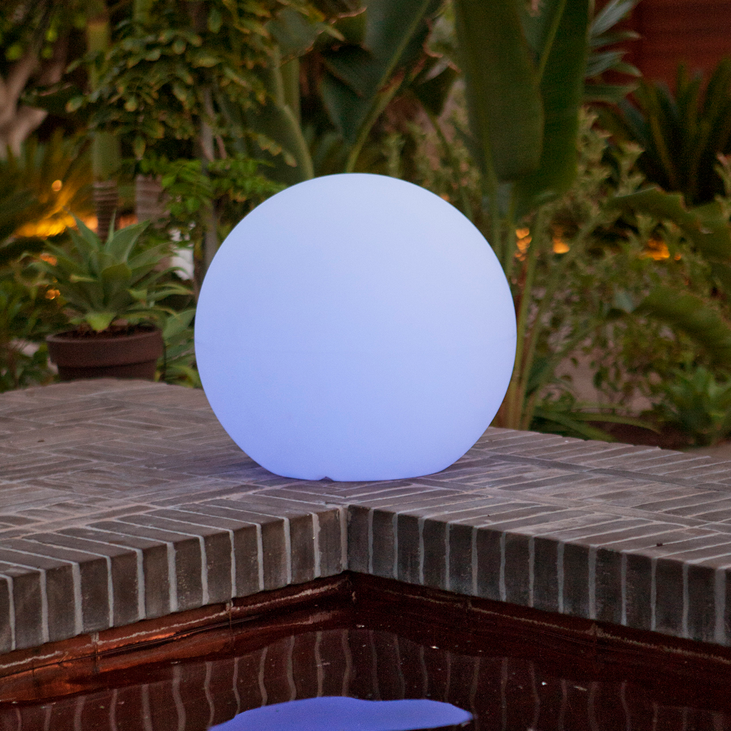 Shiny play ball in various sizes!