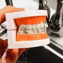 Tragbarer Wasserflosser und Aufhellungsset zur Zahnreinigung