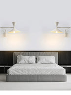 Lámpara de Pared Moderna NovaSwing con Brazo Oscilante y Enchufe para Decoración de Dormitorio