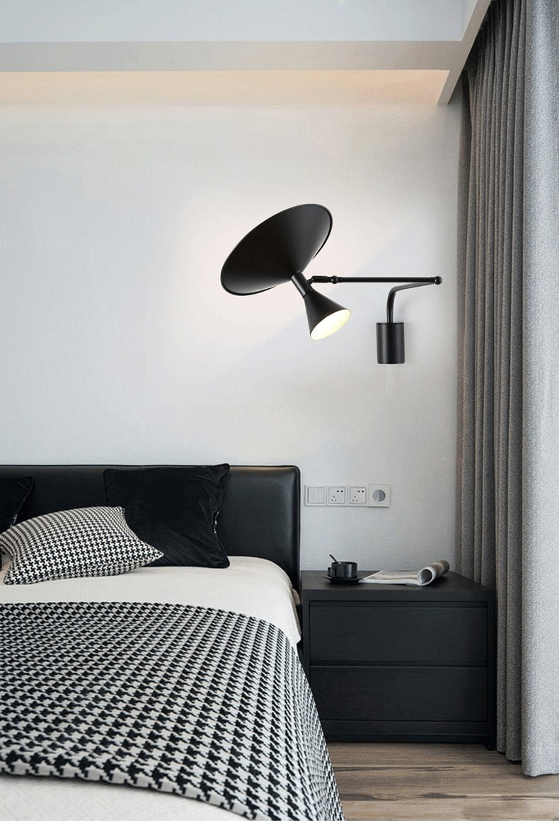 Lámpara de Pared Moderna NovaSwing con Brazo Oscilante y Enchufe para Decoración de Dormitorio
