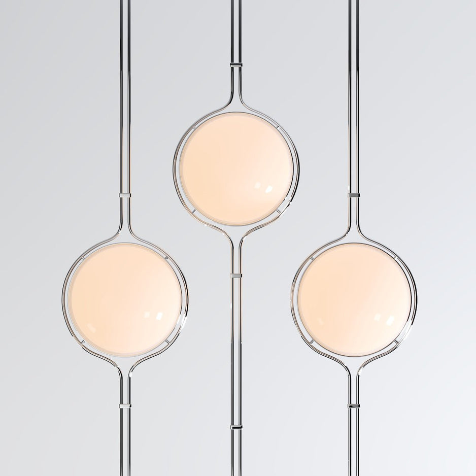 Lampa podłogowa LumaCrest od podłogi do sufitu z półkulami w kolorze beżowym i metalową ramą