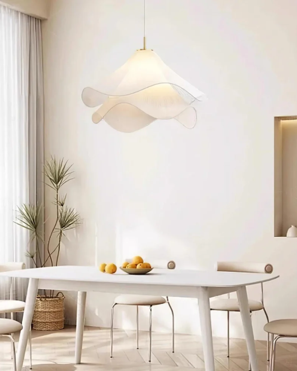 Kirra závěsné světlo Soft Glow s vrstvou okvětních lístků na stropní svítidlo