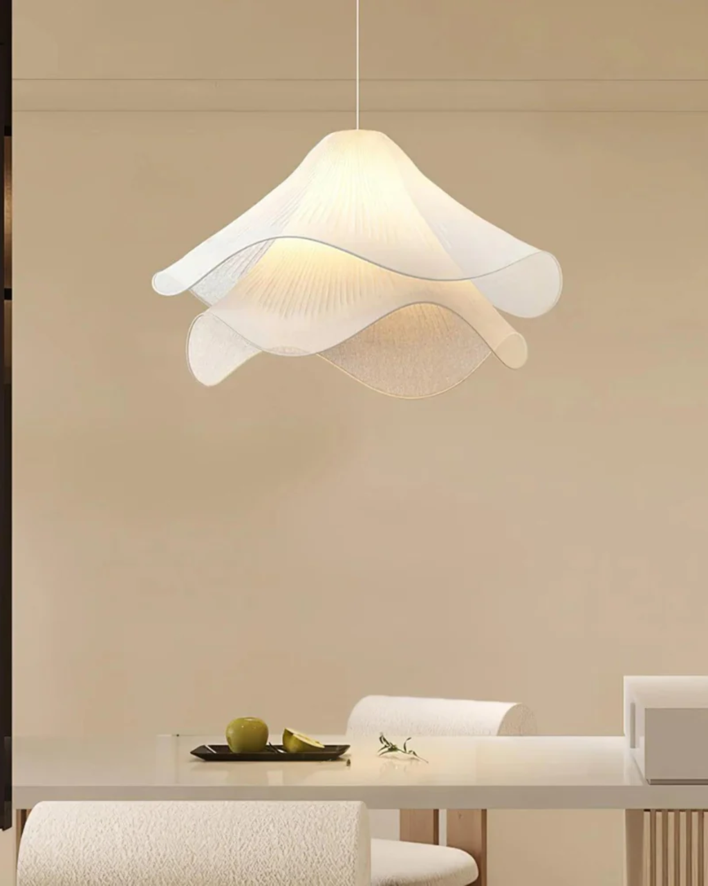 Kirra závěsné světlo Soft Glow s vrstvou okvětních lístků na stropní svítidlo