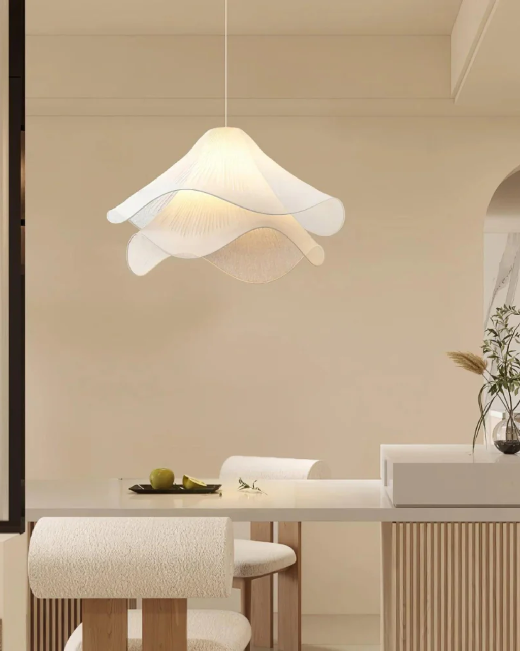 Kirra závěsné světlo Soft Glow s vrstvou okvětních lístků na stropní svítidlo