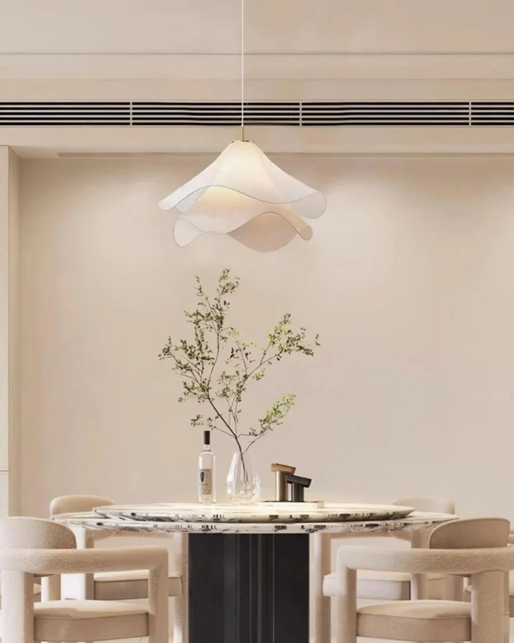 Kirra závěsné světlo Soft Glow s vrstvou okvětních lístků na stropní svítidlo