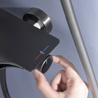 Sistema doccia con regolazione della temperatura a LED per uso domestico