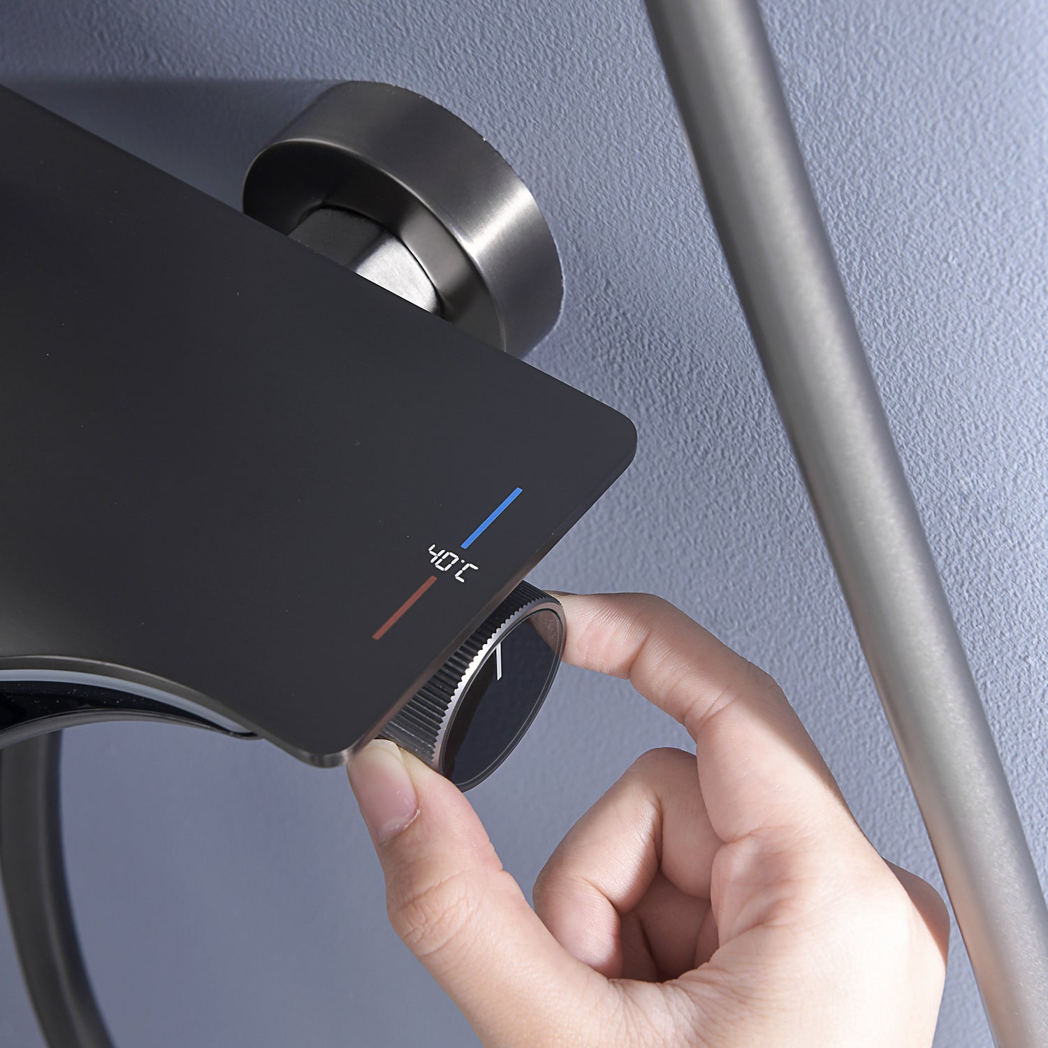 Sistema doccia con regolazione della temperatura a LED per uso domestico
