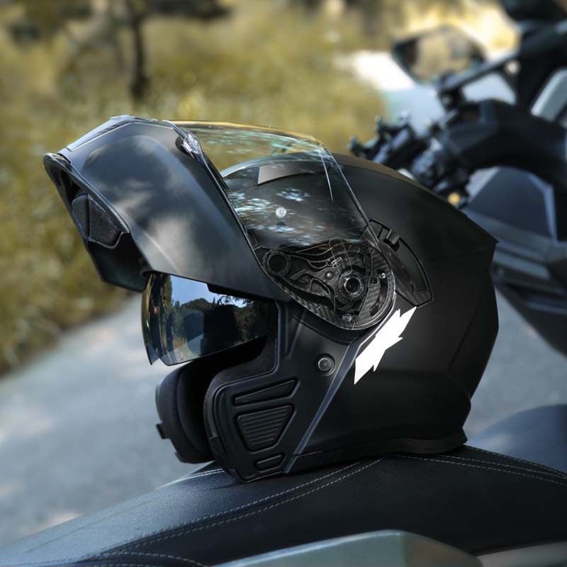 Casco modulare con doppia visiera ribaltabile, certificazione DOT ed ECE e fodera removibile