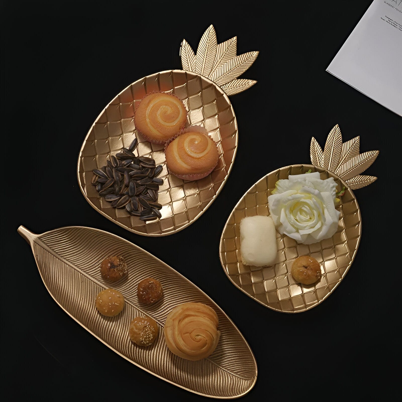 صينية على شكل ورقة لعرض أنيق للضيافة