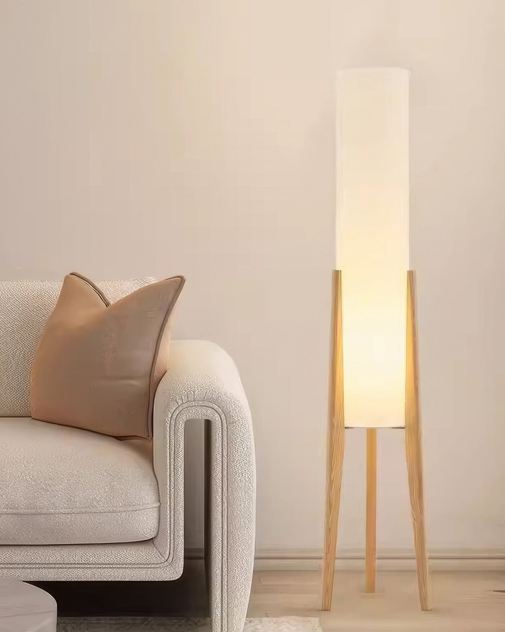 Lámpara de Pie NovaOak de Nogal con Pantalla de Tela para Salas de Estar