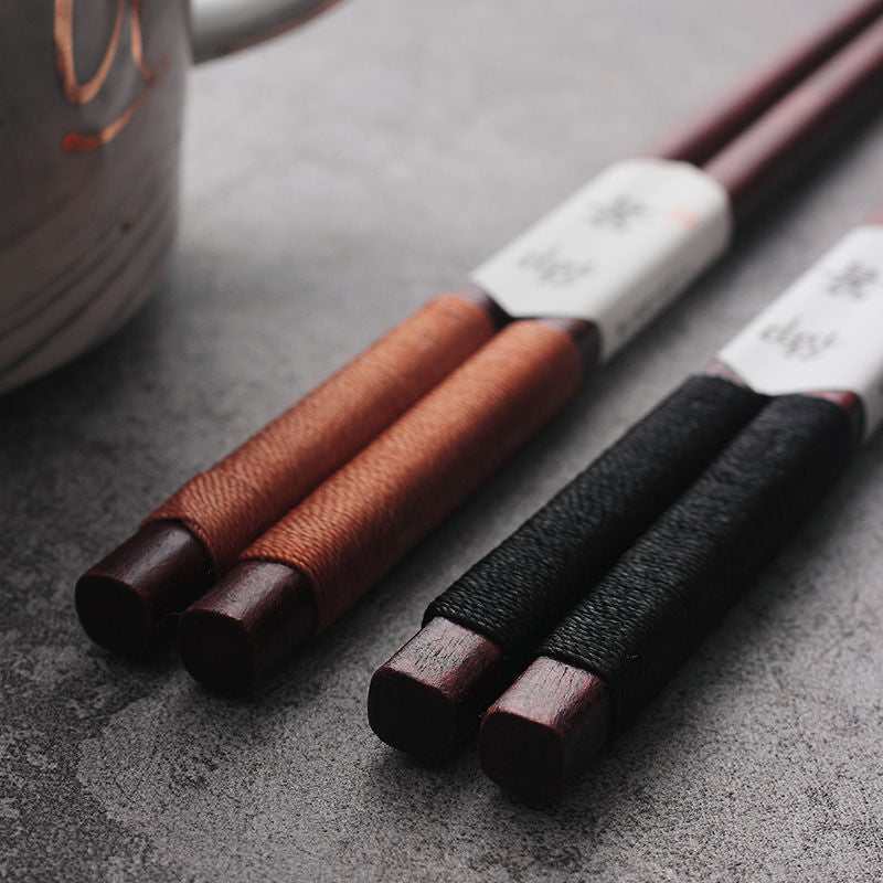 Sumpit Nova Diperbuat Daripada Kayu Walnut Hitam Dengan Benang Hiasan Dalam Kotak Kayu