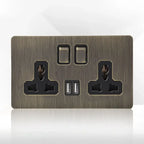 Antieke bronzen metalen wandcontactdoos met USB-oplaadpoort