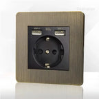 Antieke bronzen metalen wandcontactdoos met USB-oplaadpoort