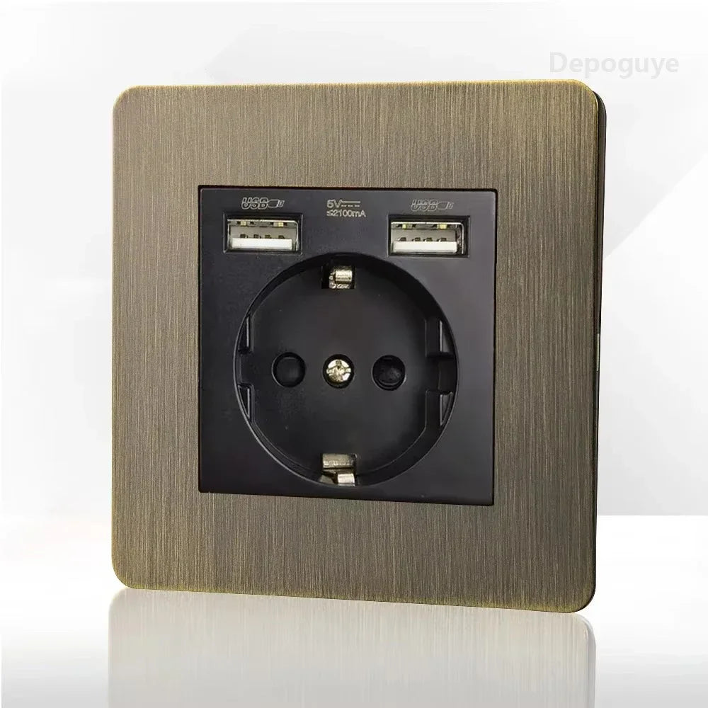 Antieke bronzen metalen wandcontactdoos met USB-oplaadpoort