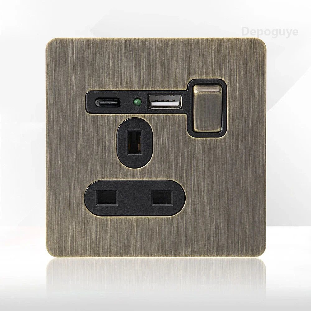 Antieke bronzen metalen wandcontactdoos met USB-oplaadpoort