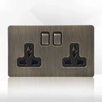 Antieke bronzen metalen wandcontactdoos met USB-oplaadpoort