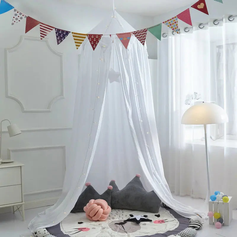 Dosel para cama infantil LumaNest con borlas en blanco, rosa y gris