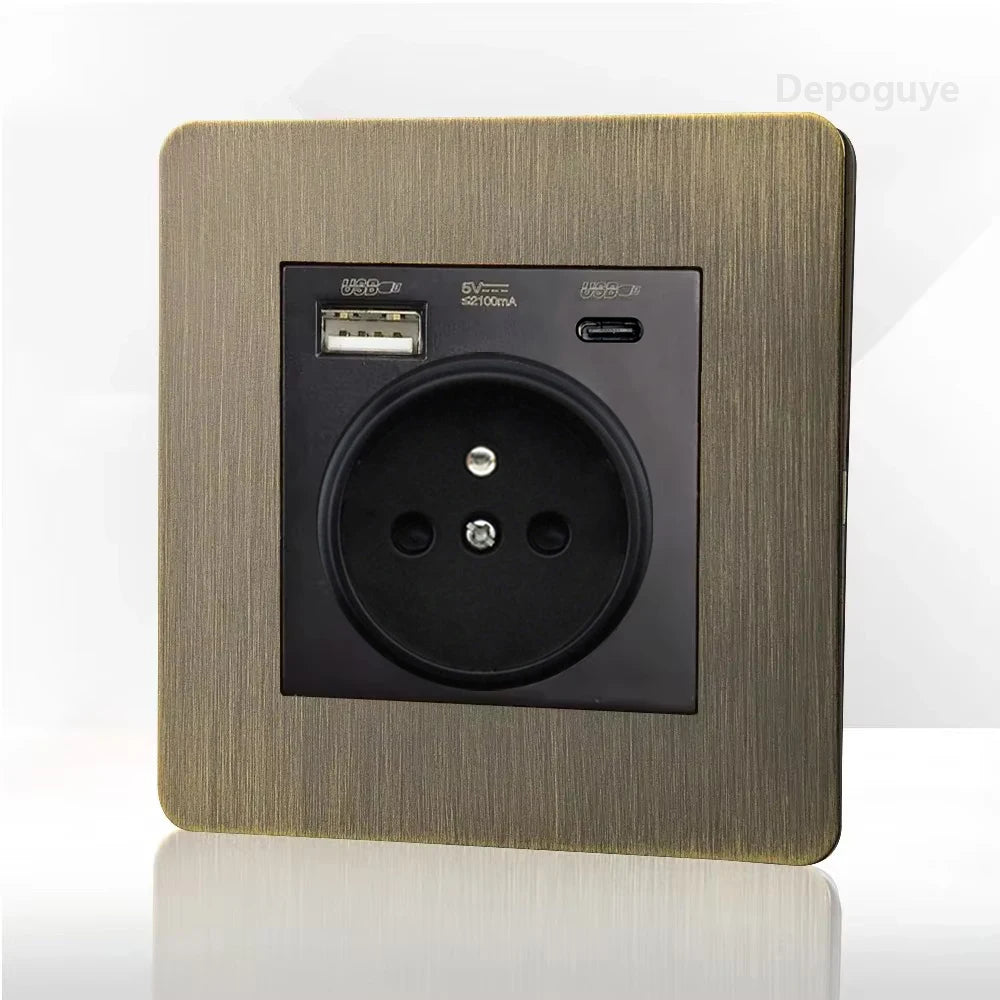 Antieke bronzen metalen wandcontactdoos met USB-oplaadpoort
