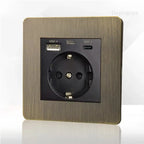 Antieke bronzen metalen wandcontactdoos met USB-oplaadpoort