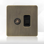 Antieke bronzen metalen wandcontactdoos met USB-oplaadpoort
