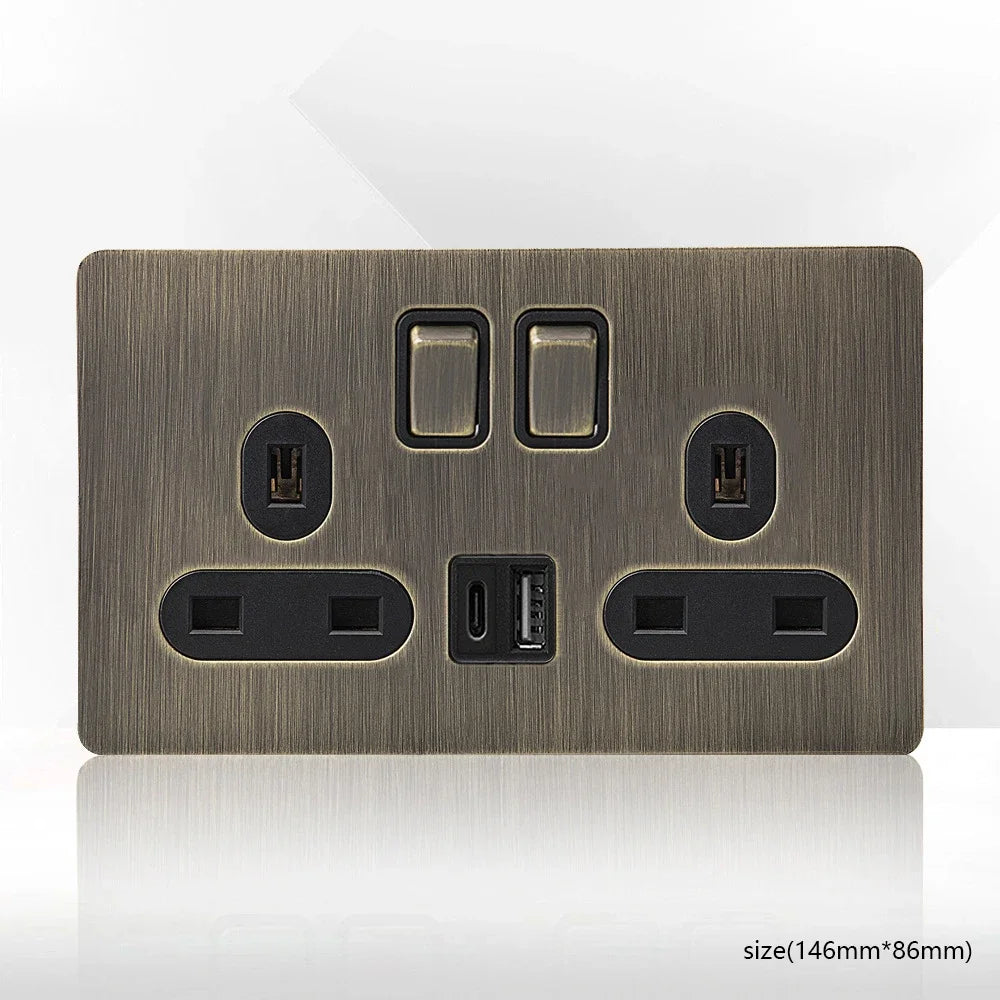 Antieke bronzen metalen wandcontactdoos met USB-oplaadpoort
