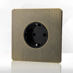 Antieke bronzen metalen wandcontactdoos met USB-oplaadpoort