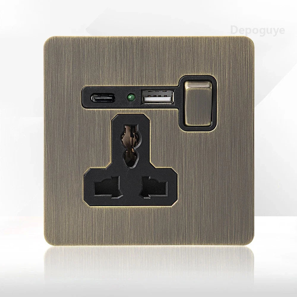 Antieke bronzen metalen wandcontactdoos met USB-oplaadpoort