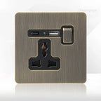 Antieke bronzen metalen wandcontactdoos met USB-oplaadpoort