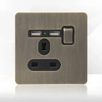 Antieke bronzen metalen wandcontactdoos met USB-oplaadpoort