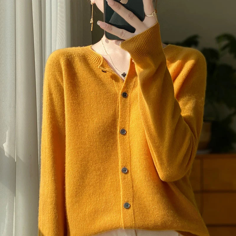 Lyra kardigan z merino vlny s knoflíkovým zdobením pro celoroční nošení